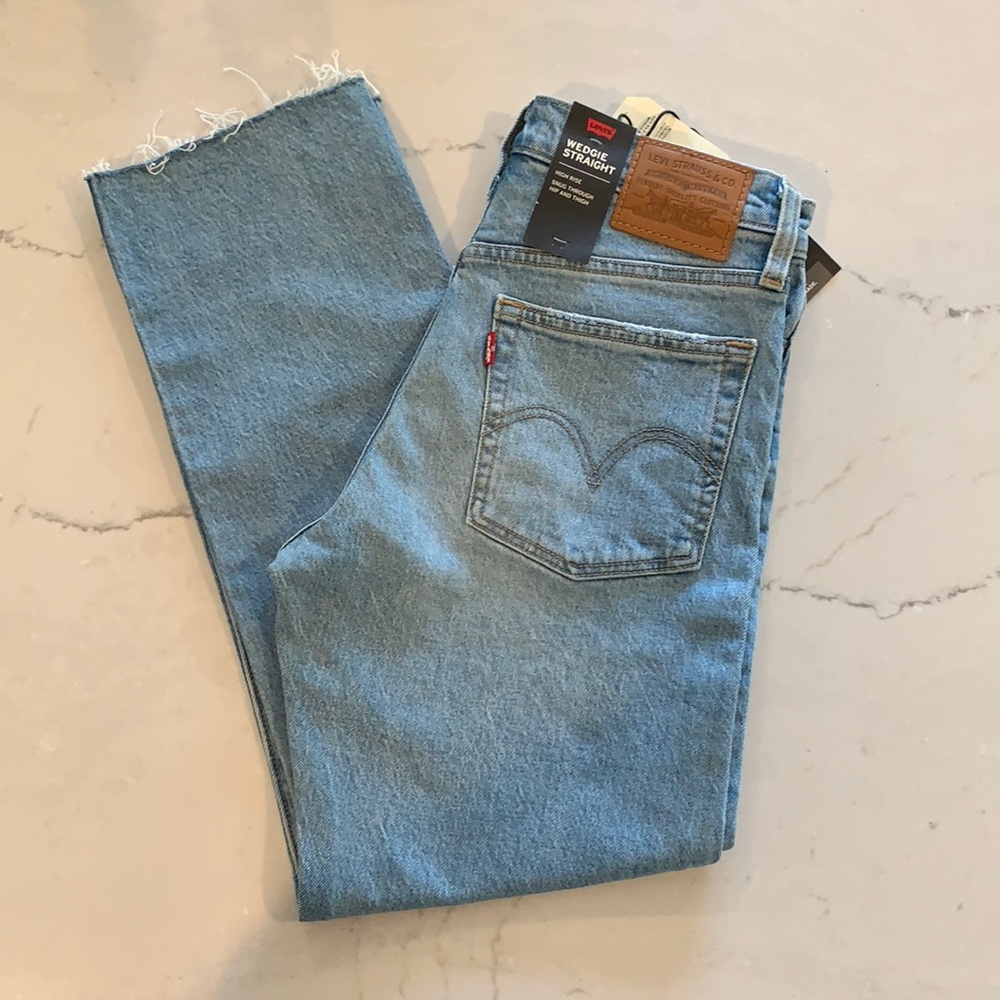Levi’s premium wedgie straight raw hem crop 26/26